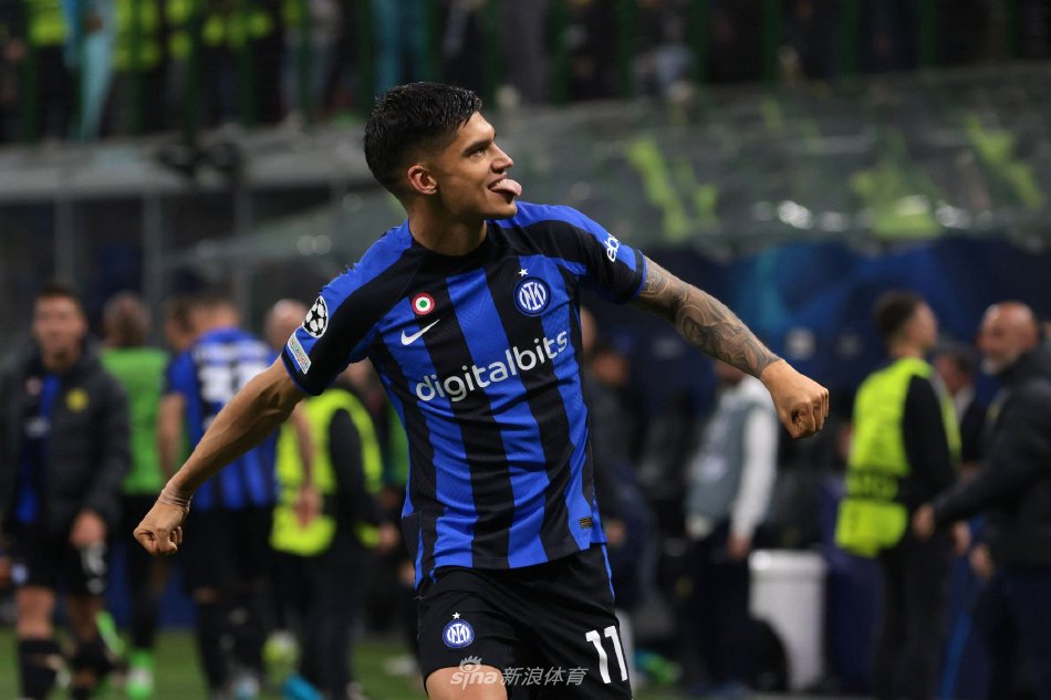 间的默契配 间的默契配