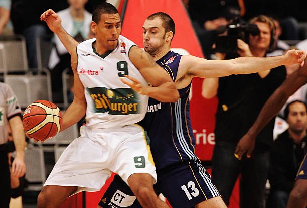 中起着至关 中起着至关